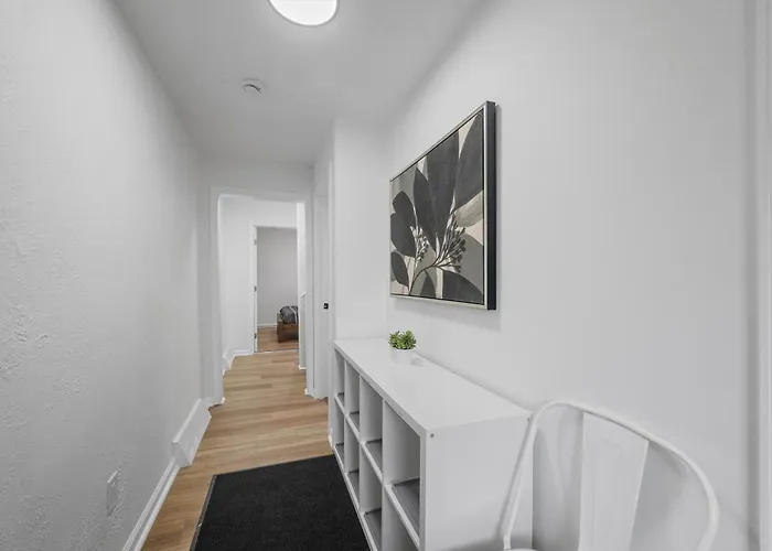 Bloomfield A Modern And Cozy Private Bedroom, Shared Bathroom, With Free Parking Homestay