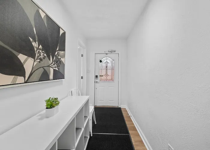 Homestay Bloomfield A Modern And Cozy Private Bedroom, Shared Bathroom, With Free Parking *