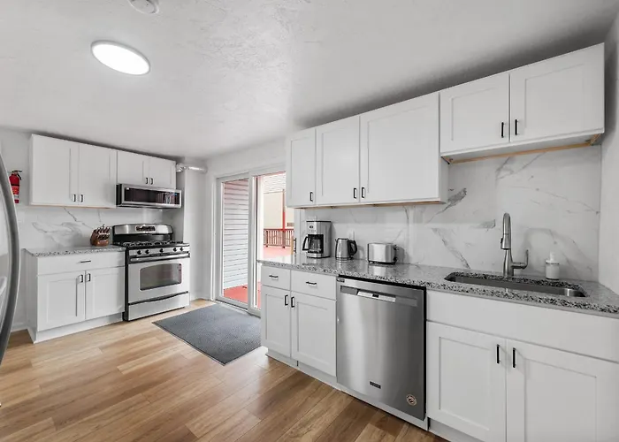 Bloomfield A Modern And Cozy Private Bedroom, Shared Bathroom, With Free Parking * Pittsburgh