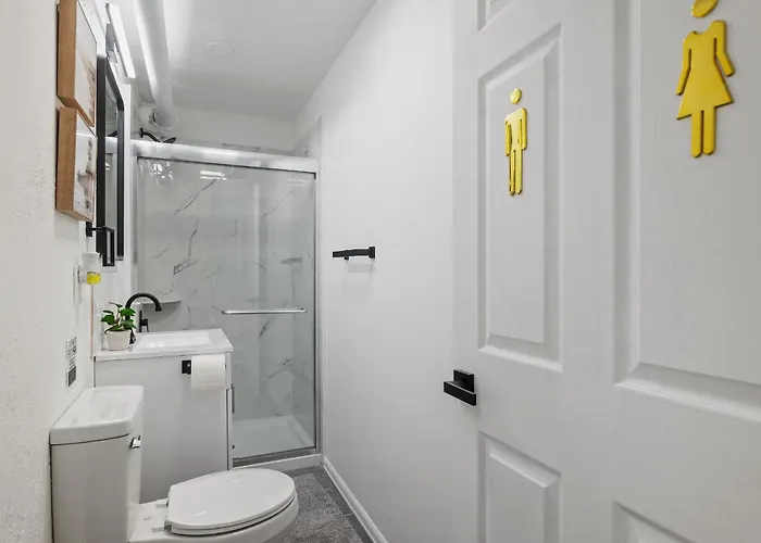 Bloomfield A Modern And Cozy Private Bedroom, Shared Bathroom, With Free Parking Homestay *