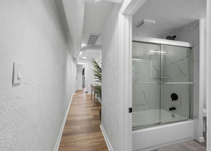 Bloomfield A Modern And Cozy Private Bedroom, Shared Bathroom, With Free Parking *