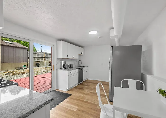 Bloomfield A Modern And Cozy Private Bedroom, Shared Bathroom, With Free Parking * Pittsburgh