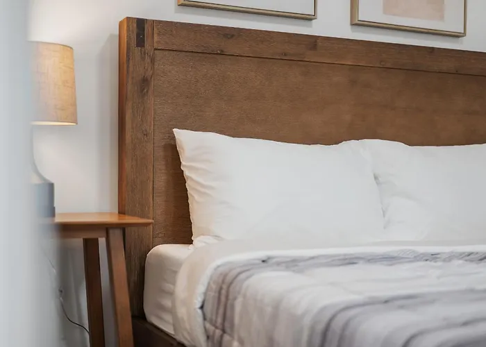 Bloomfield A Modern And Cozy Private Bedroom, Shared Bathroom, With Free Parking
