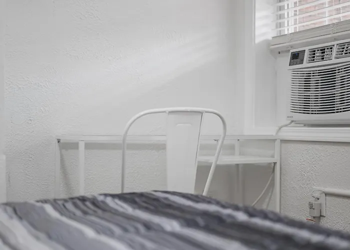 Homestay Bloomfield A Modern And Cozy Private Bedroom, Shared Bathroom, With Free Parking